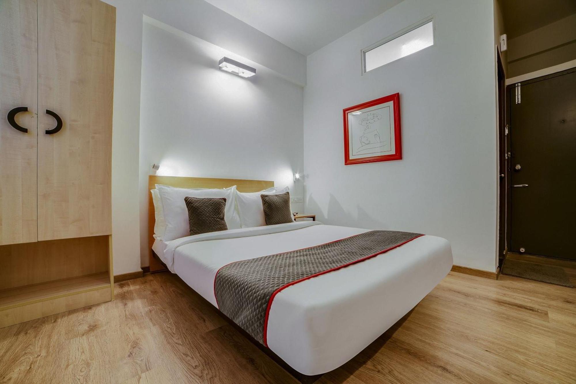 Townhouse Sarvar Hospitality Near Ascendas Park Square Mall Bangalore Esterno foto