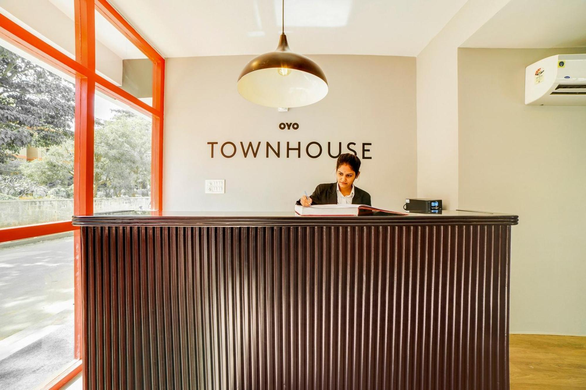 Townhouse Sarvar Hospitality Near Ascendas Park Square Mall Bangalore Esterno foto