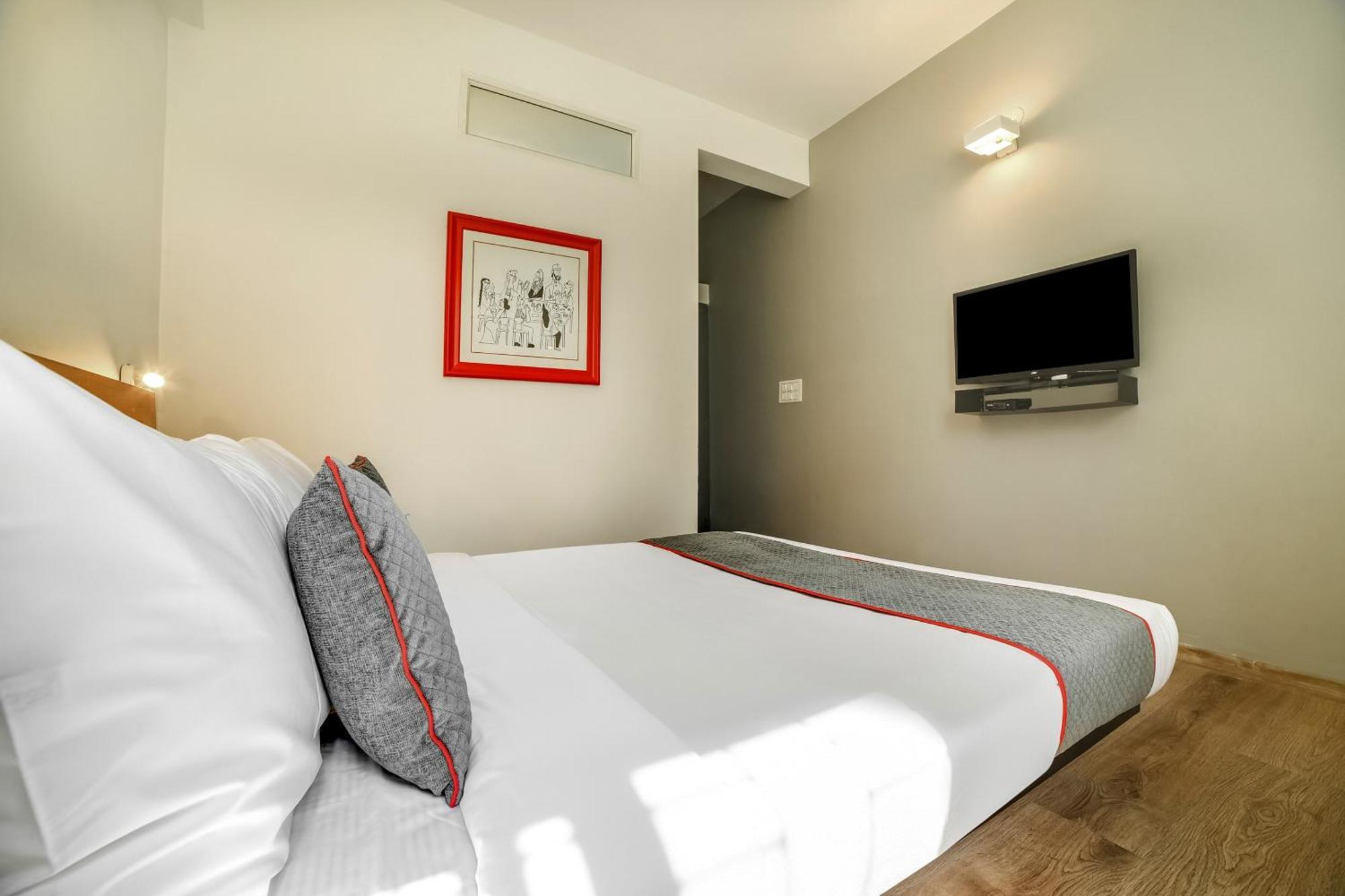 Townhouse Sarvar Hospitality Near Ascendas Park Square Mall Bangalore Esterno foto