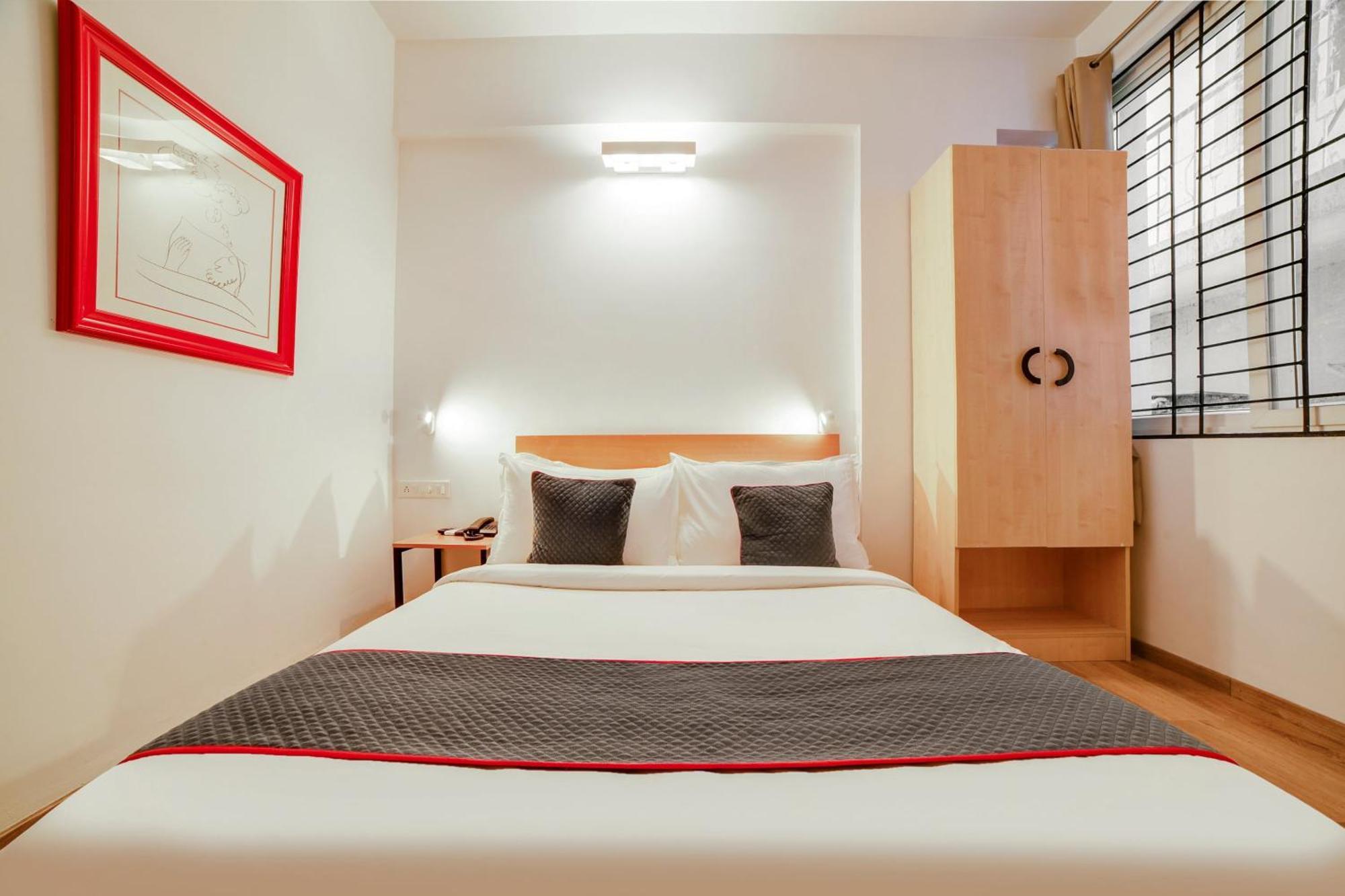 Townhouse Sarvar Hospitality Near Ascendas Park Square Mall Bangalore Esterno foto