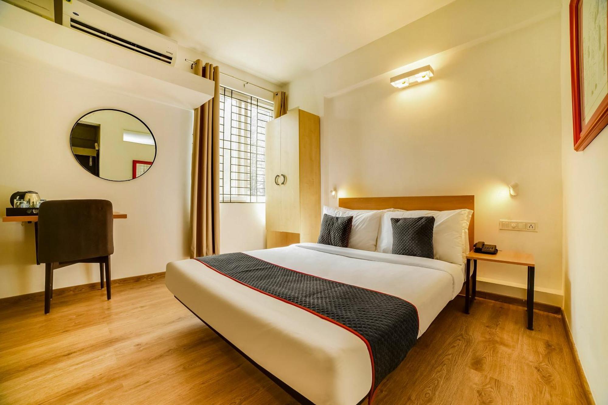 Townhouse Sarvar Hospitality Near Ascendas Park Square Mall Bangalore Esterno foto