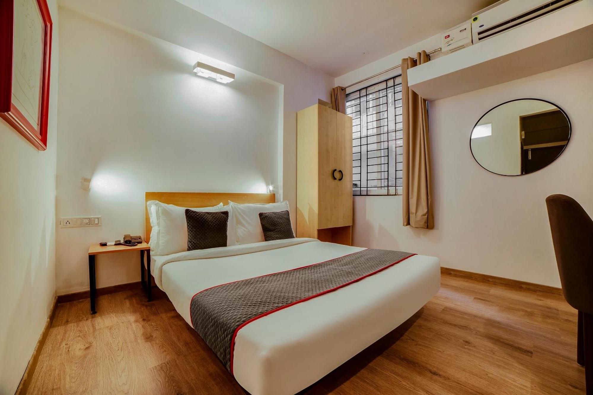 Townhouse Sarvar Hospitality Near Ascendas Park Square Mall Bangalore Esterno foto