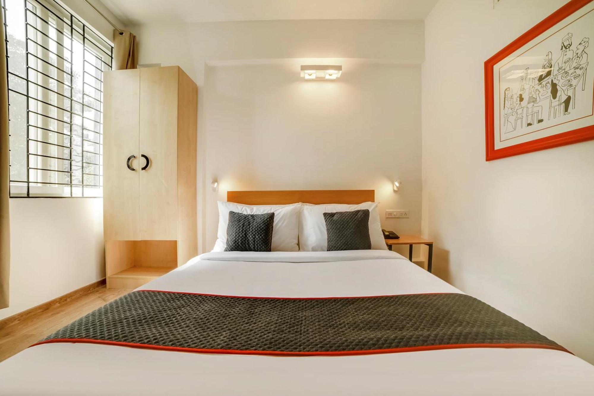 Townhouse Sarvar Hospitality Near Ascendas Park Square Mall Bangalore Esterno foto