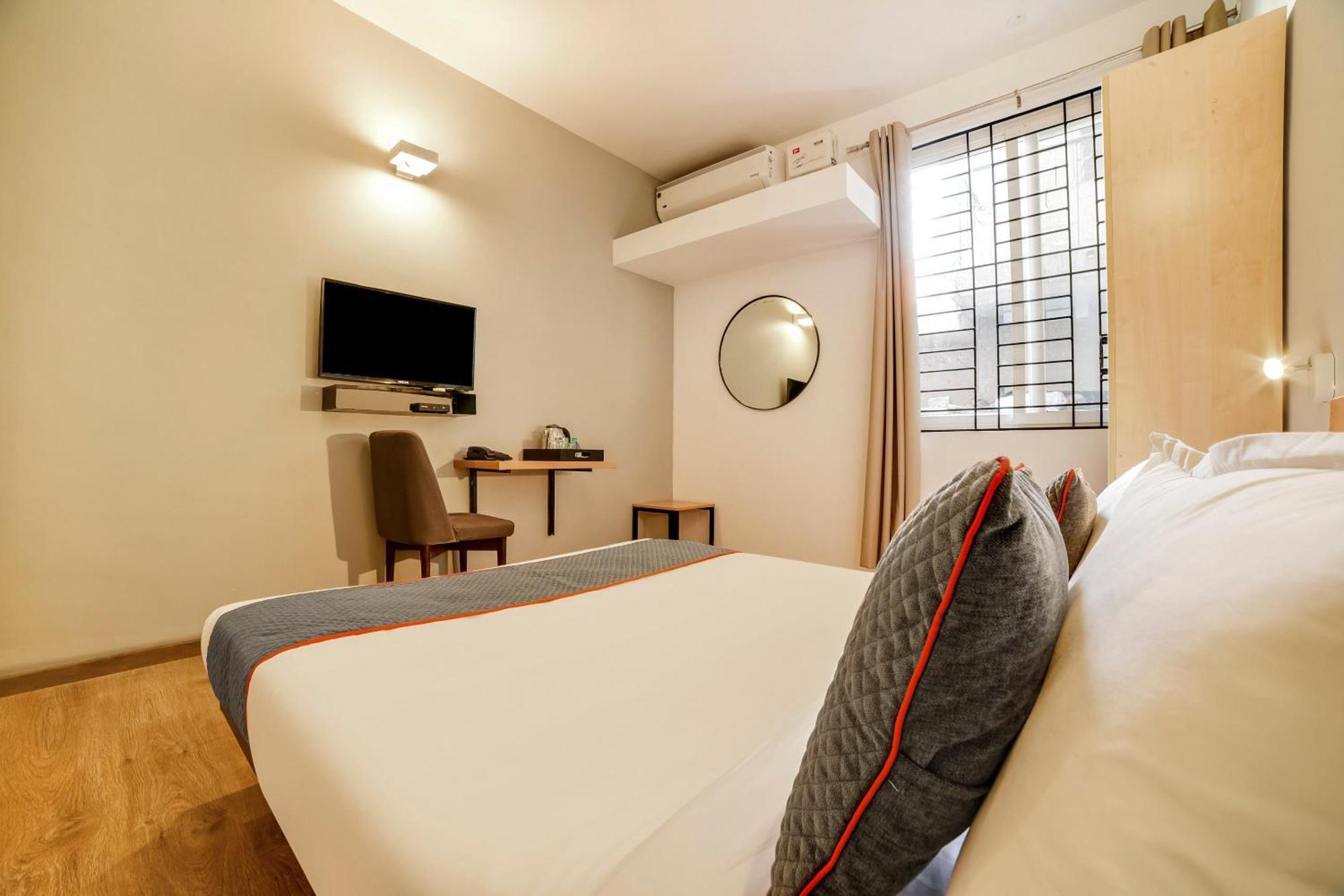 Townhouse Sarvar Hospitality Near Ascendas Park Square Mall Bangalore Esterno foto