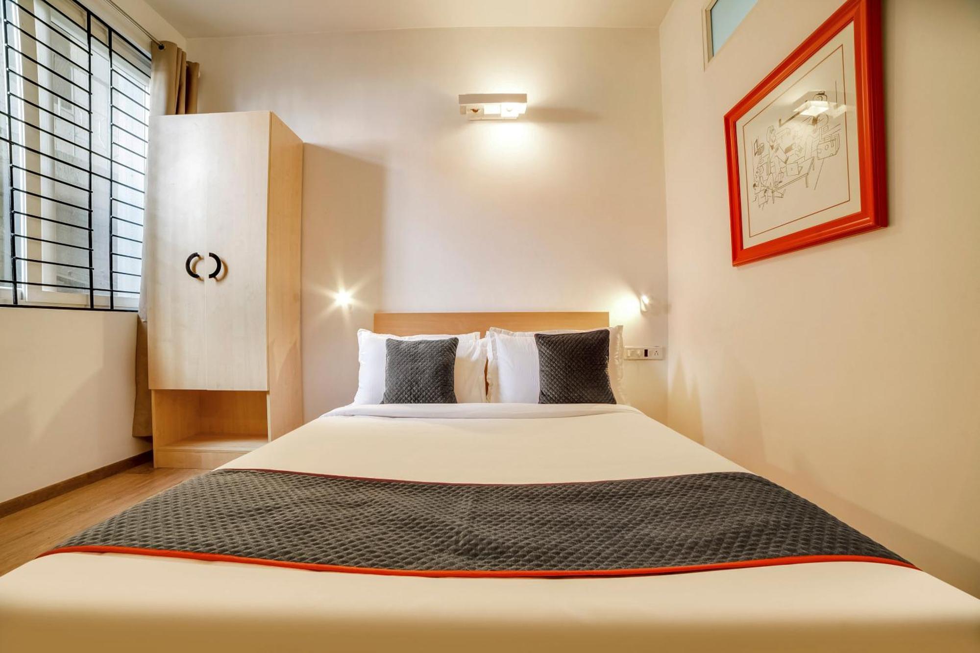 Townhouse Sarvar Hospitality Near Ascendas Park Square Mall Bangalore Esterno foto
